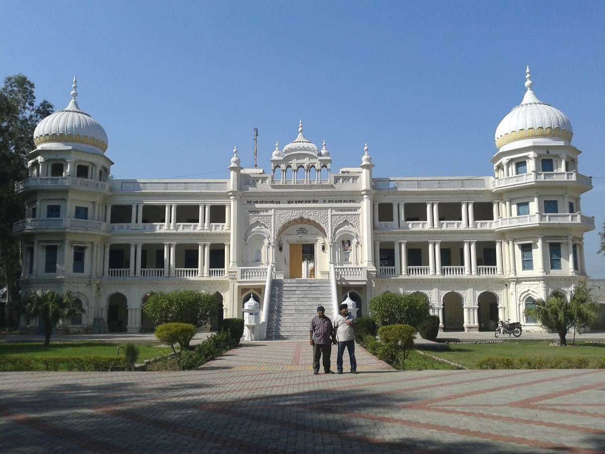 Gurdwara Sri Sacha Sauda Sahib courtyard